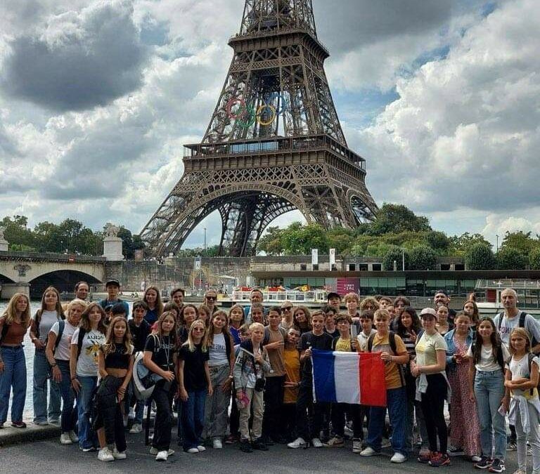 Des collégiens heureux lors des Jeux Paralympiques (Les Alpes Mancelles)